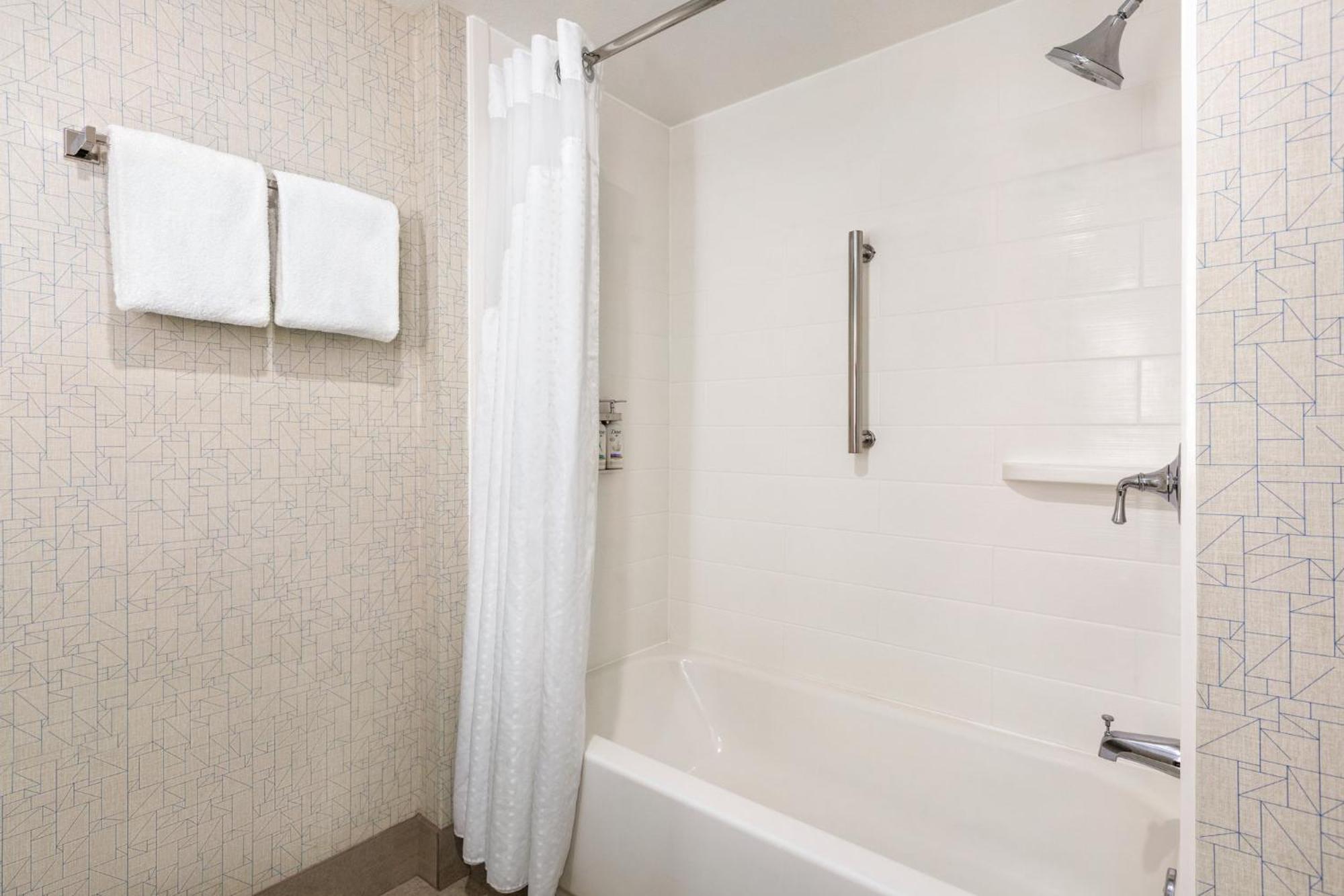 Holiday Inn Express & Suites - Redding By Ihg Dış mekan fotoğraf