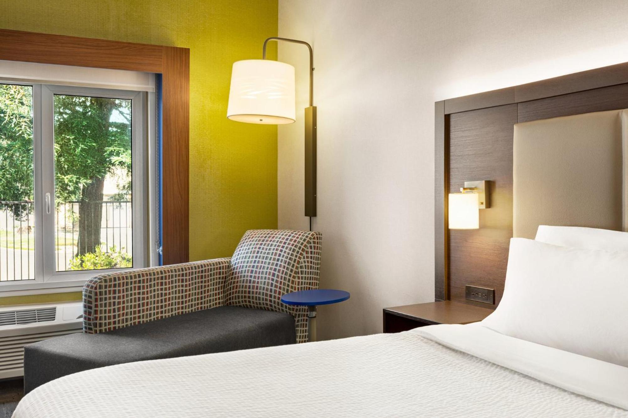 Holiday Inn Express & Suites - Redding By Ihg Dış mekan fotoğraf
